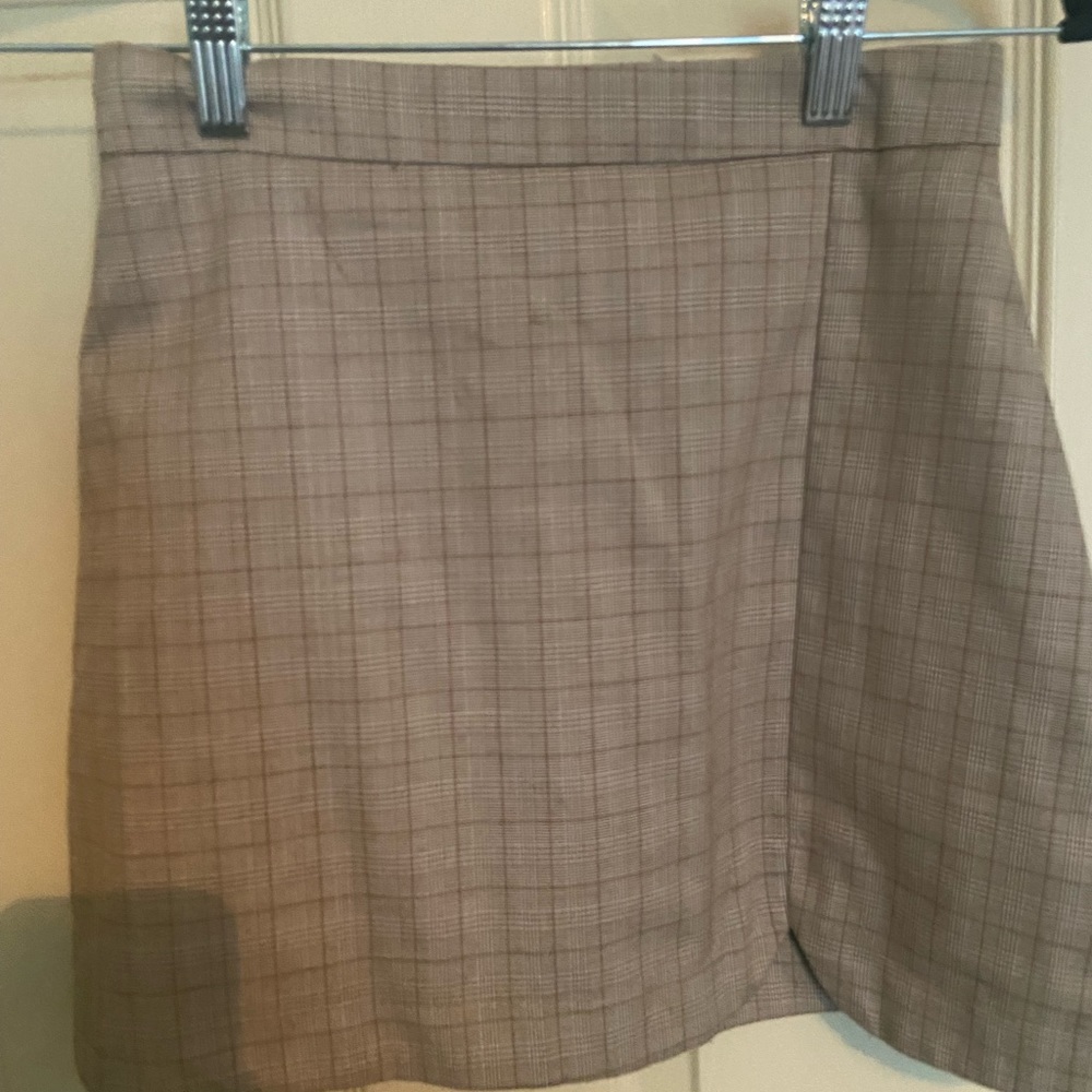 Tan short skirt